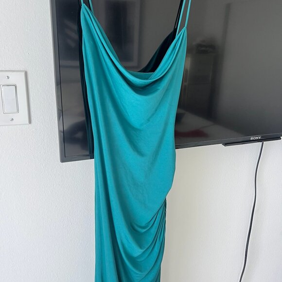 Lovers and Friends Odessa Gown in Emerald Green - Picture 5 of 5